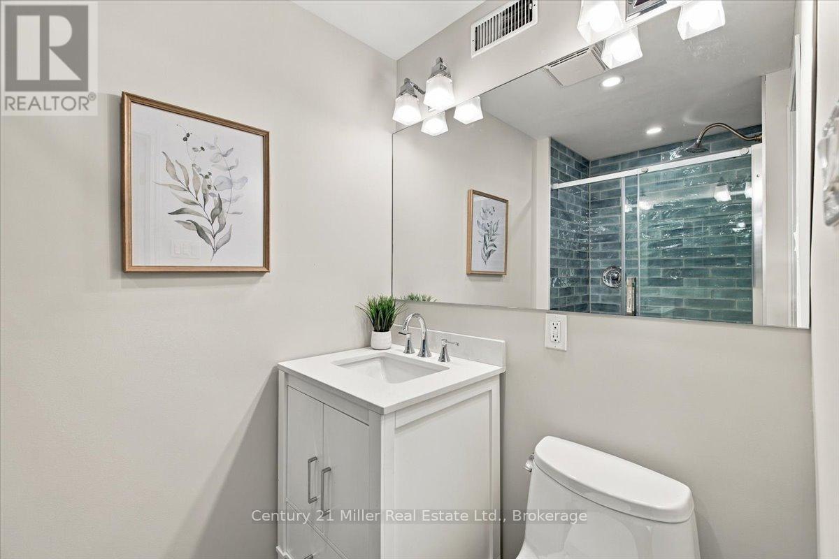 37 Tulip Street S, Oakville, Ontario  L6L 3V3 - Photo 17 - W13821124