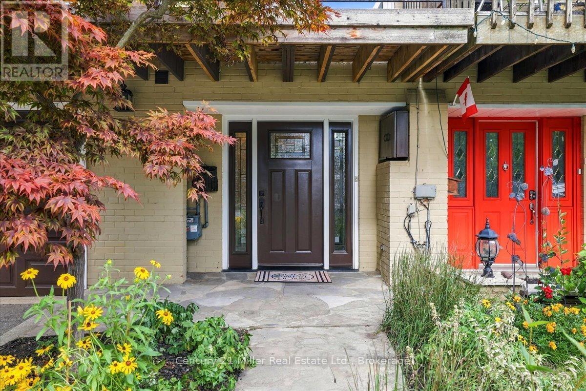 37 Tulip Street S, Oakville, Ontario  L6L 3V3 - Photo 2 - W13821124