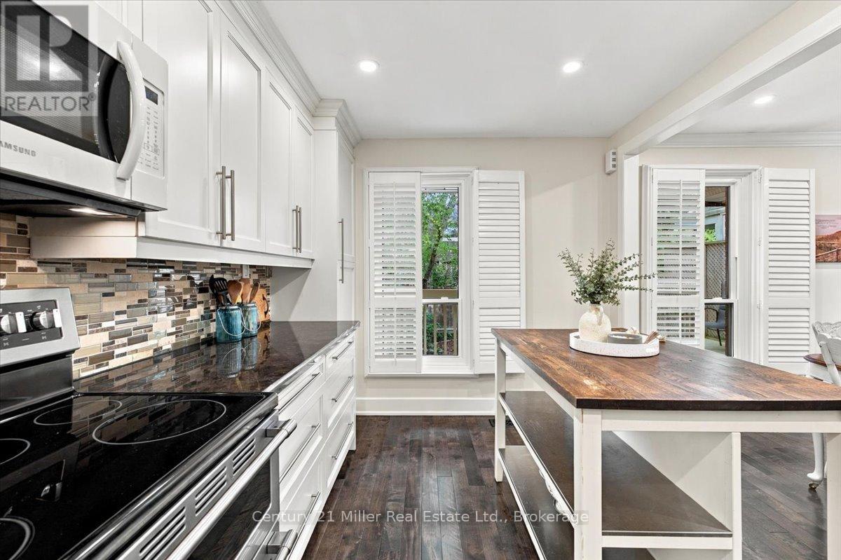 37 Tulip Street S, Oakville, Ontario  L6L 3V3 - Photo 6 - W13821124