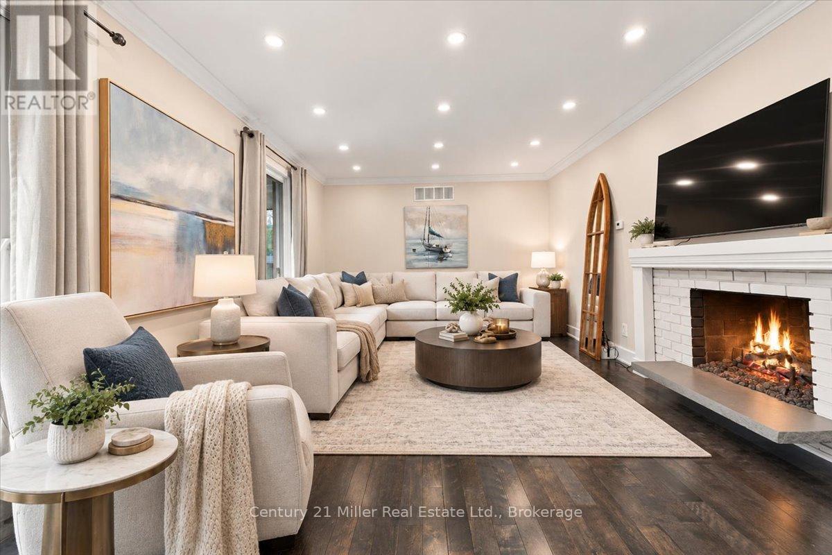 37 Tulip Street S, Oakville, Ontario  L6L 3V3 - Photo 7 - W13821124