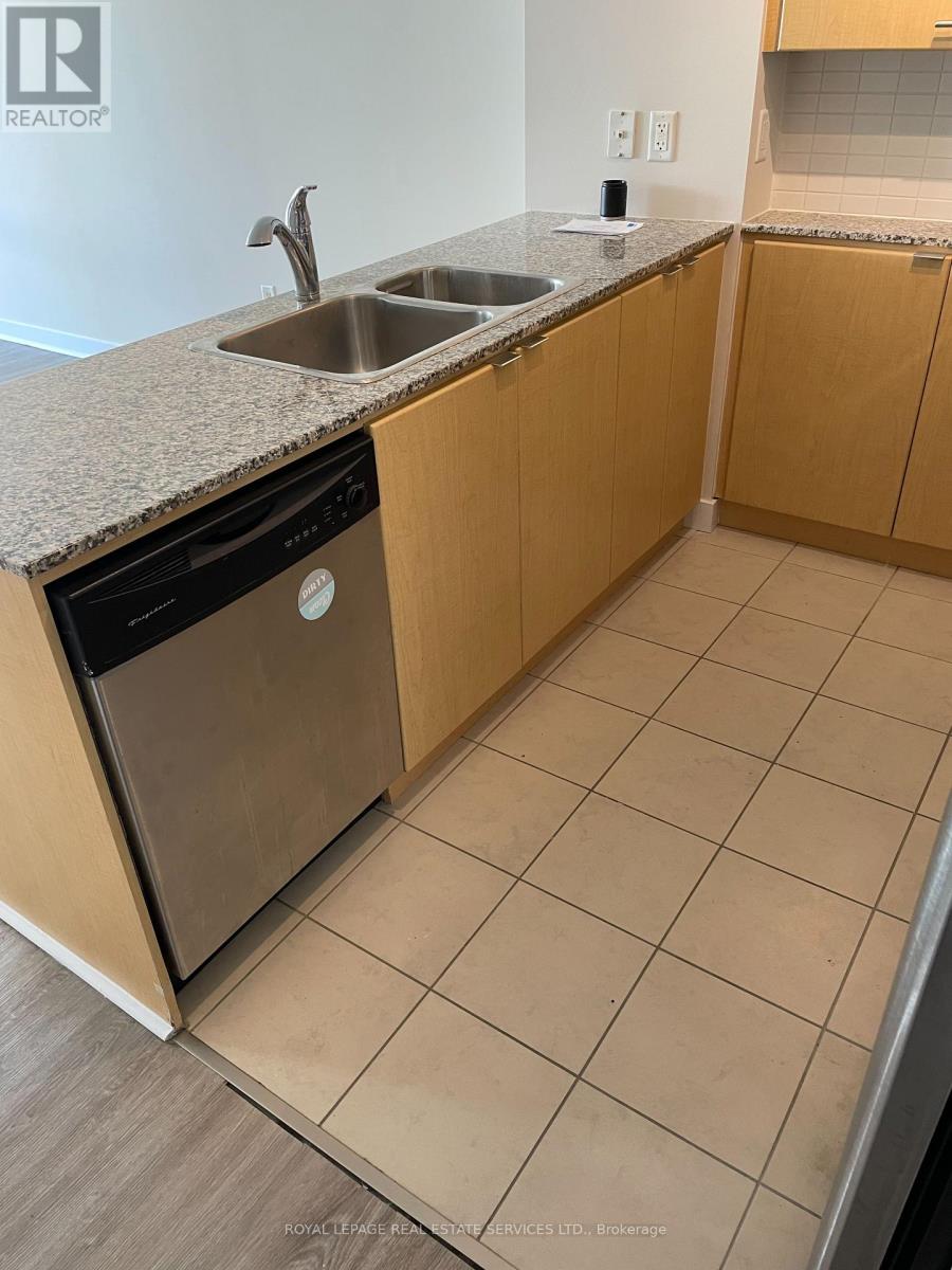 907 - 11 Brunel Court, Toronto, Ontario  M5V 3Y3 - Photo 9 - C13821126