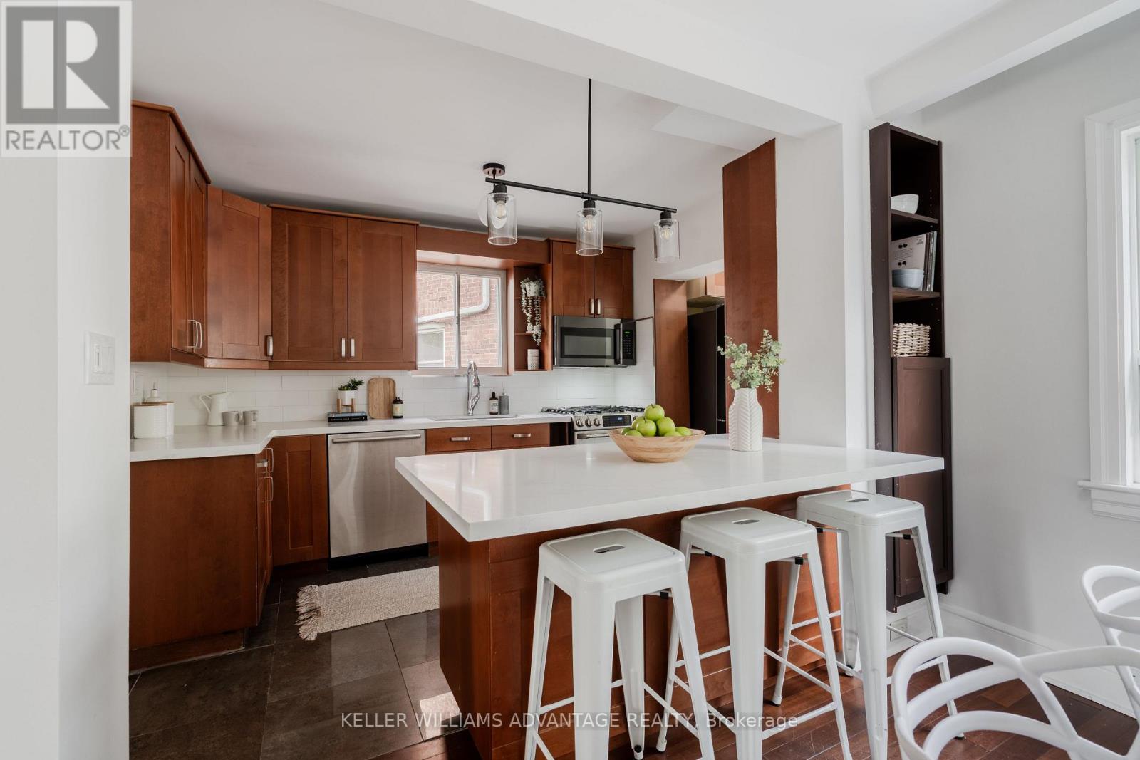 5 Hemlock Avenue, Toronto, Ontario  M4L 3E9 - Photo 9 - E13821056