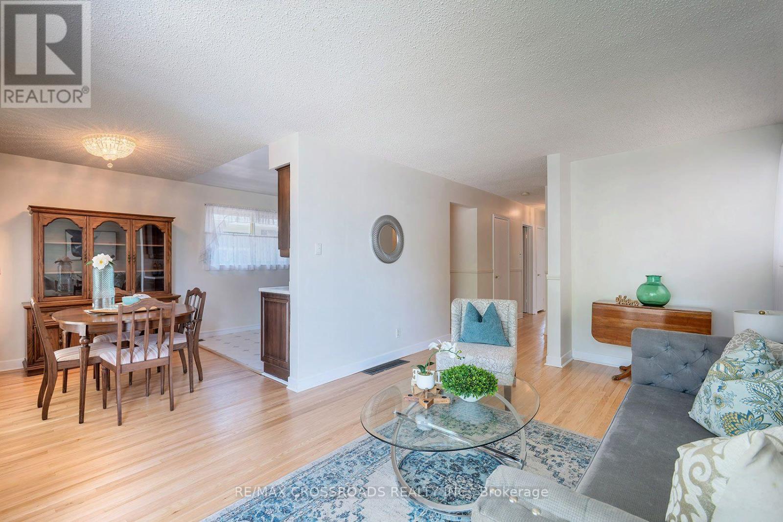 887 Brimorton Drive, Toronto, Ontario  M1G 2T8 - Photo 9 - E13821062