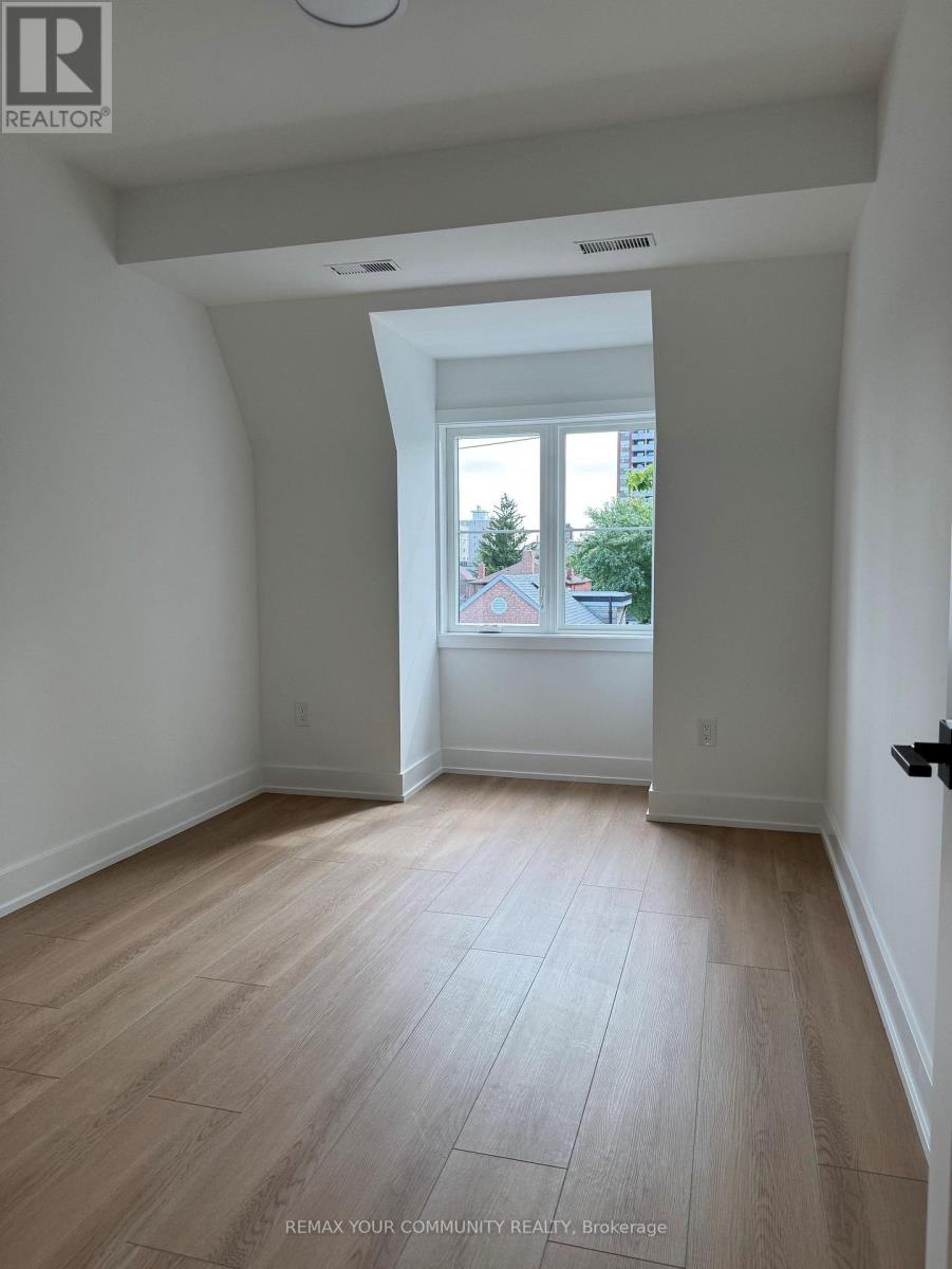 3 - 222 Belgravia Avenue, Toronto, Ontario  M6E 2M8 - Photo 7 - W13811470
