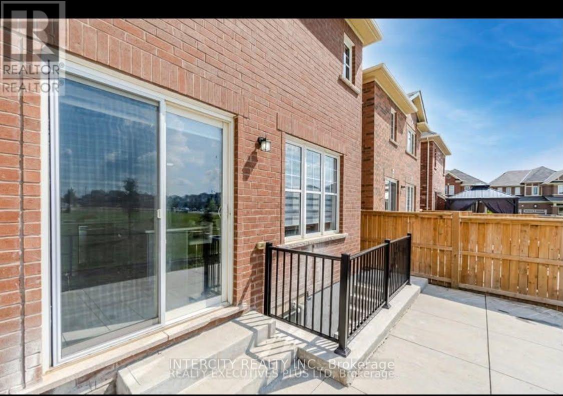 36 Minna Trail, Brampton (Northwest Brampton), Ontario  L7A 4T1 - Photo 7 - W13821032