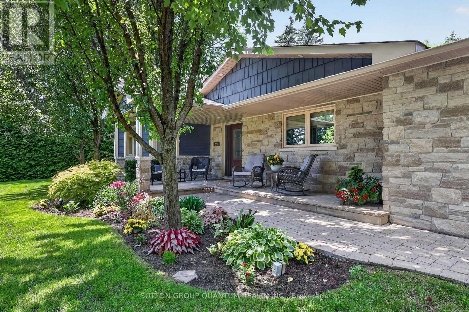 2233 Oneida Crescent, Mississauga, Ontario  L5C 1V7 - Photo 2 - W13821094