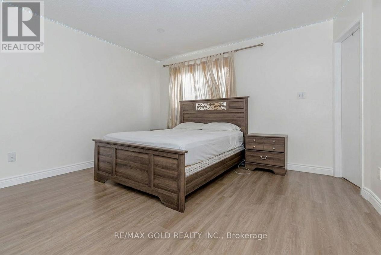 35 Ridgefield Court, Brampton, Ontario  L6P 1B4 - Photo 15 - W13821172