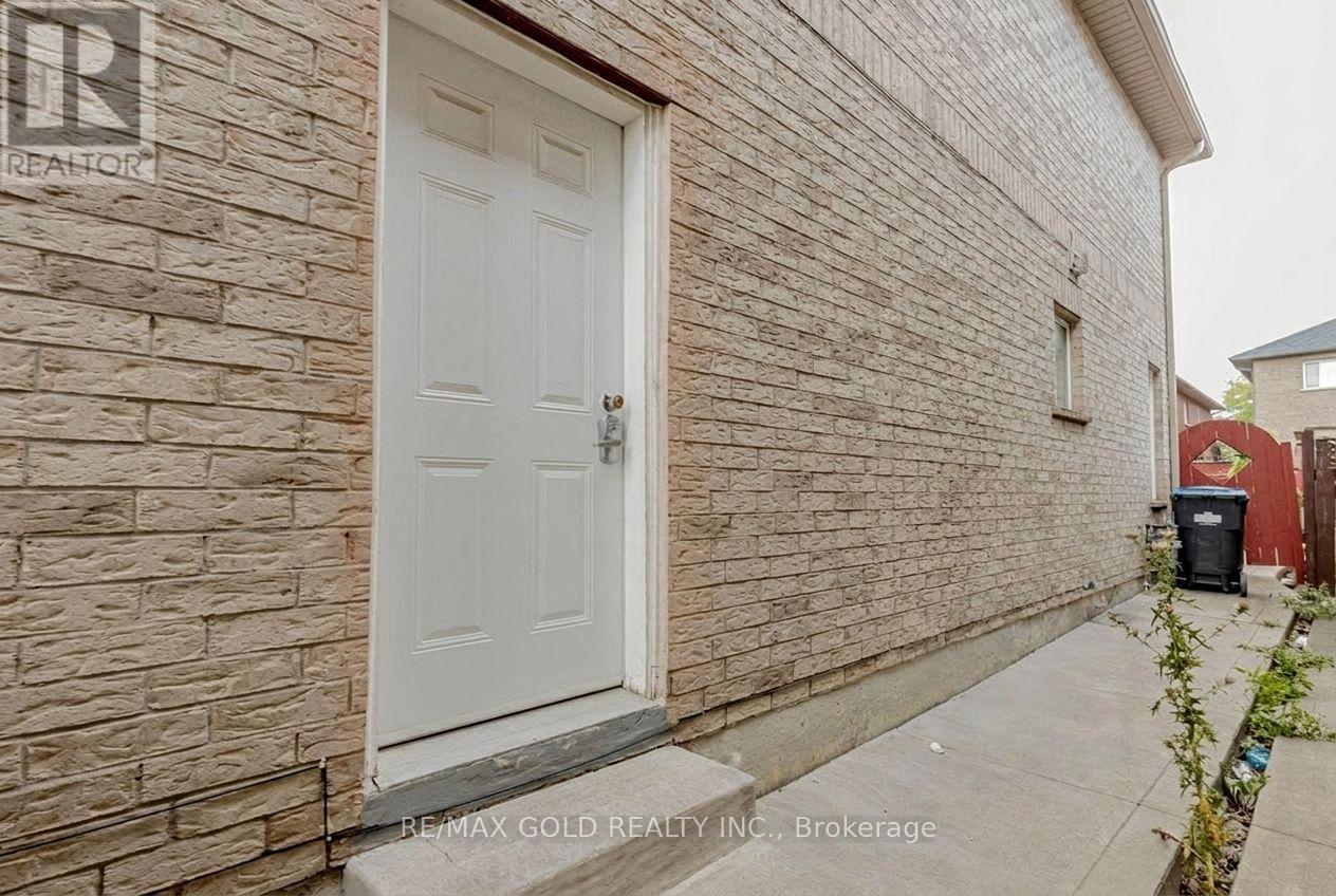 35 Ridgefield Court, Brampton, Ontario  L6P 1B4 - Photo 22 - W13821172