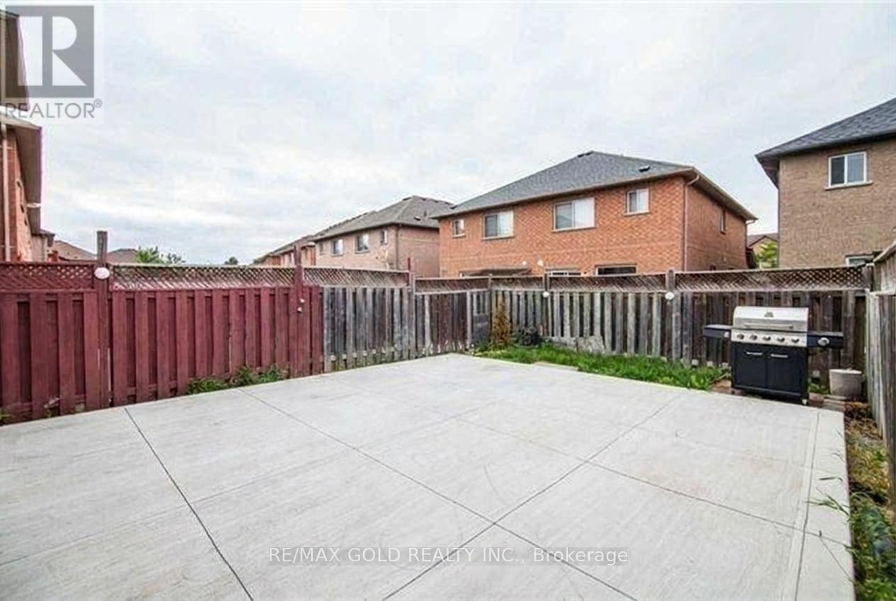 35 Ridgefield Court, Brampton, Ontario  L6P 1B4 - Photo 23 - W13821172