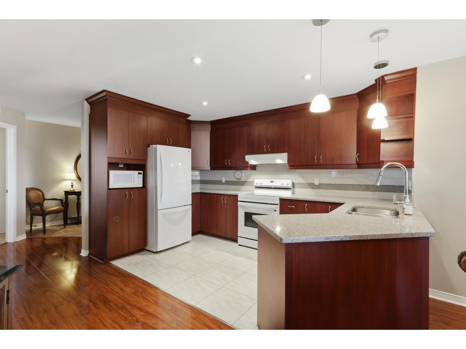 11 Rue St-Laurent|#207 Beauharnois Quebec Canada J6N1V1 5