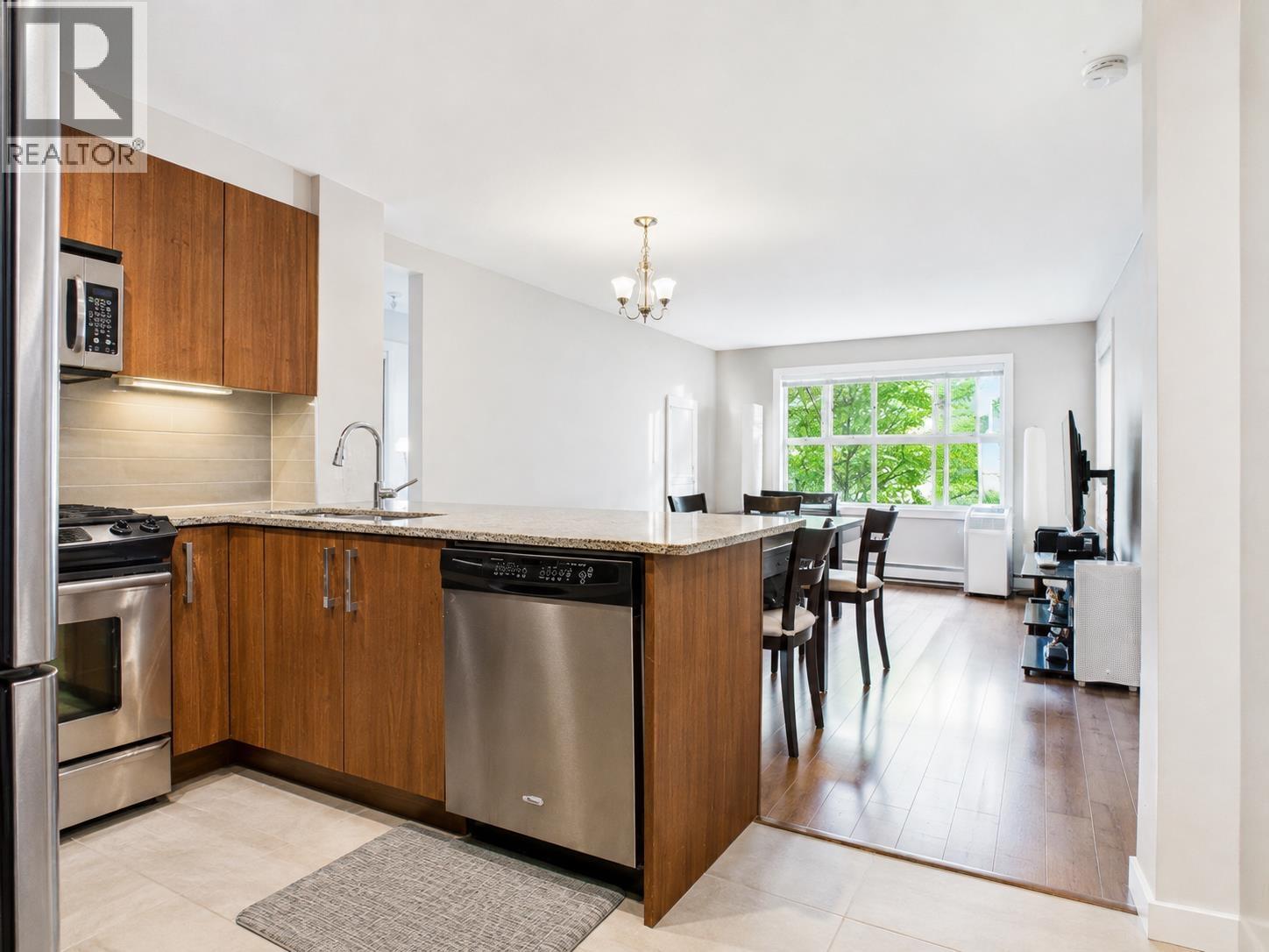 215 5889 Irmin Street, Burnaby, British Columbia  V5J 0C1 - Photo 3 - R3168095