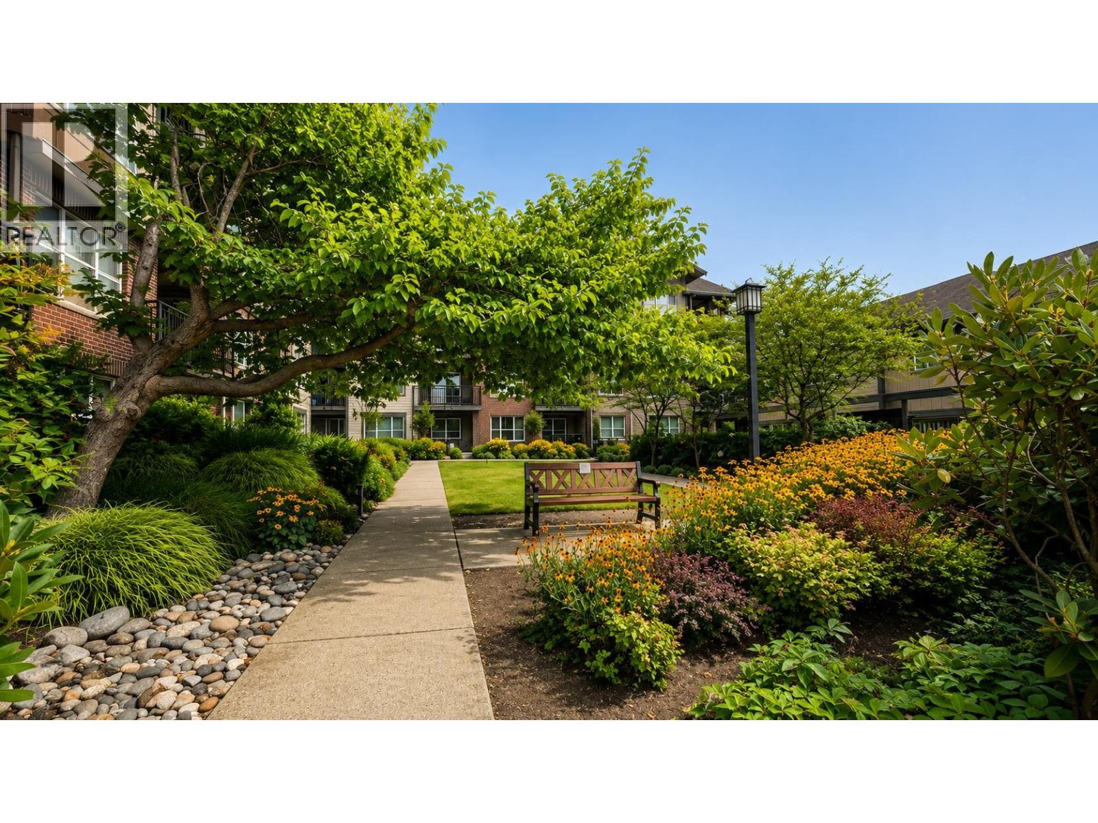 215 5889 Irmin Street, Burnaby, British Columbia  V5J 0C1 - Photo 4 - R3168095