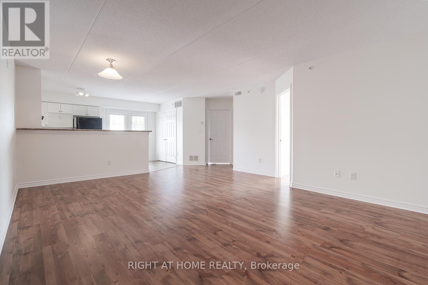 302 - 1471 Maple Avenue, Milton, Ontario  L9T 0B4 - Photo 5 - W13820386