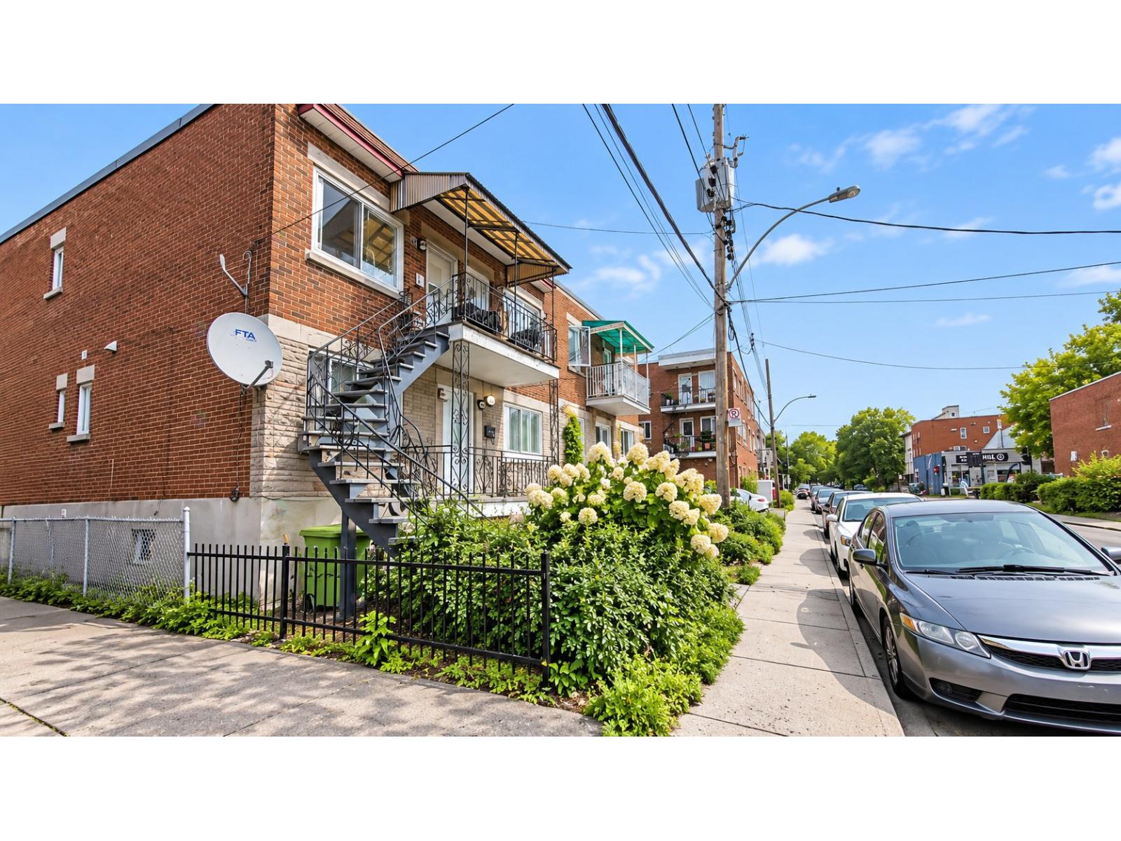 7235-7241 15e Avenue Montréal (Villeray/Saint-Michel/Parc-Extension) Quebec Canada H2A2V1 3