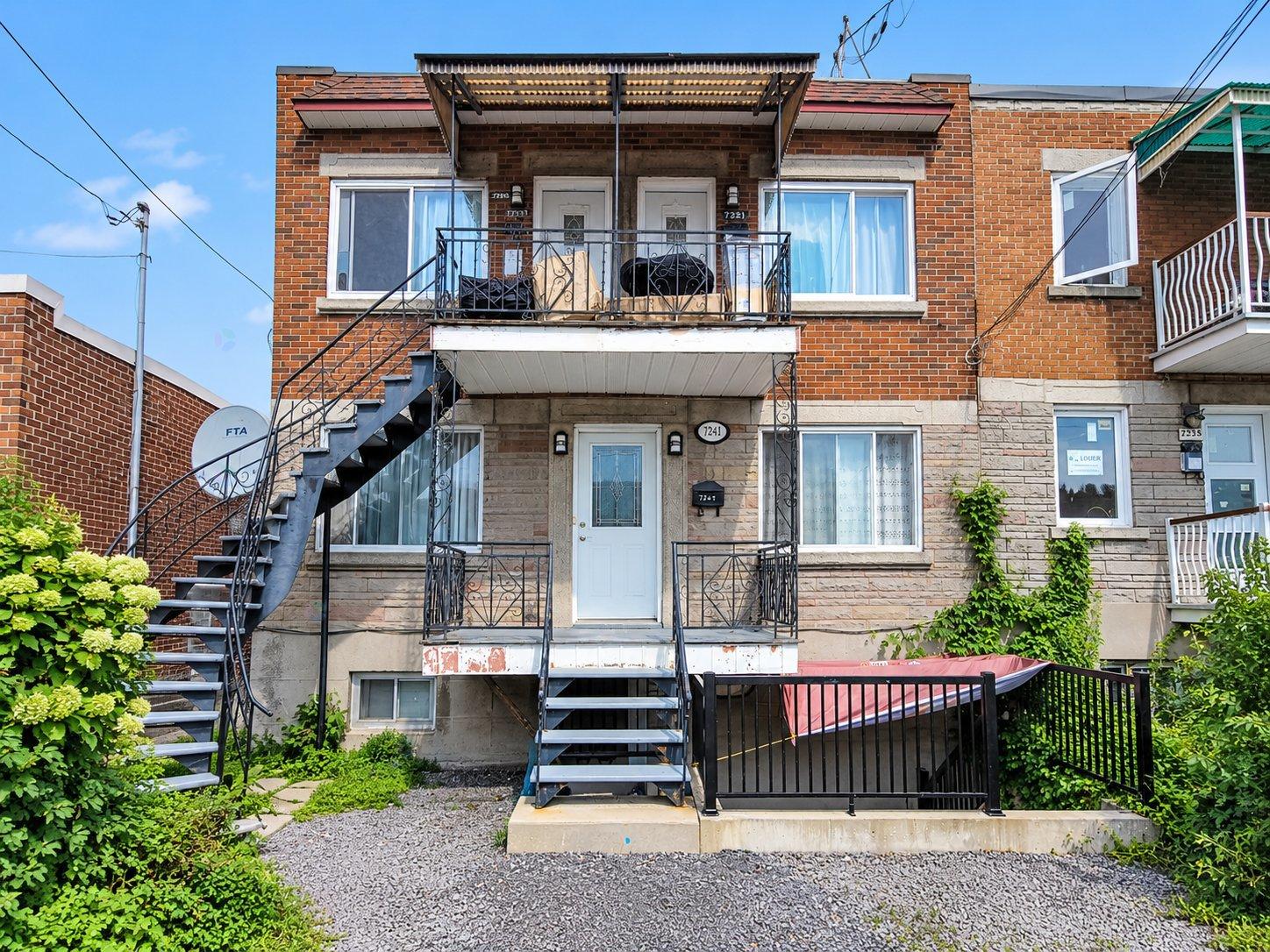 7235-7241 15e Avenue Montréal (Villeray/Saint-Michel/Parc-Extension) Quebec Canada H2A2V1 4