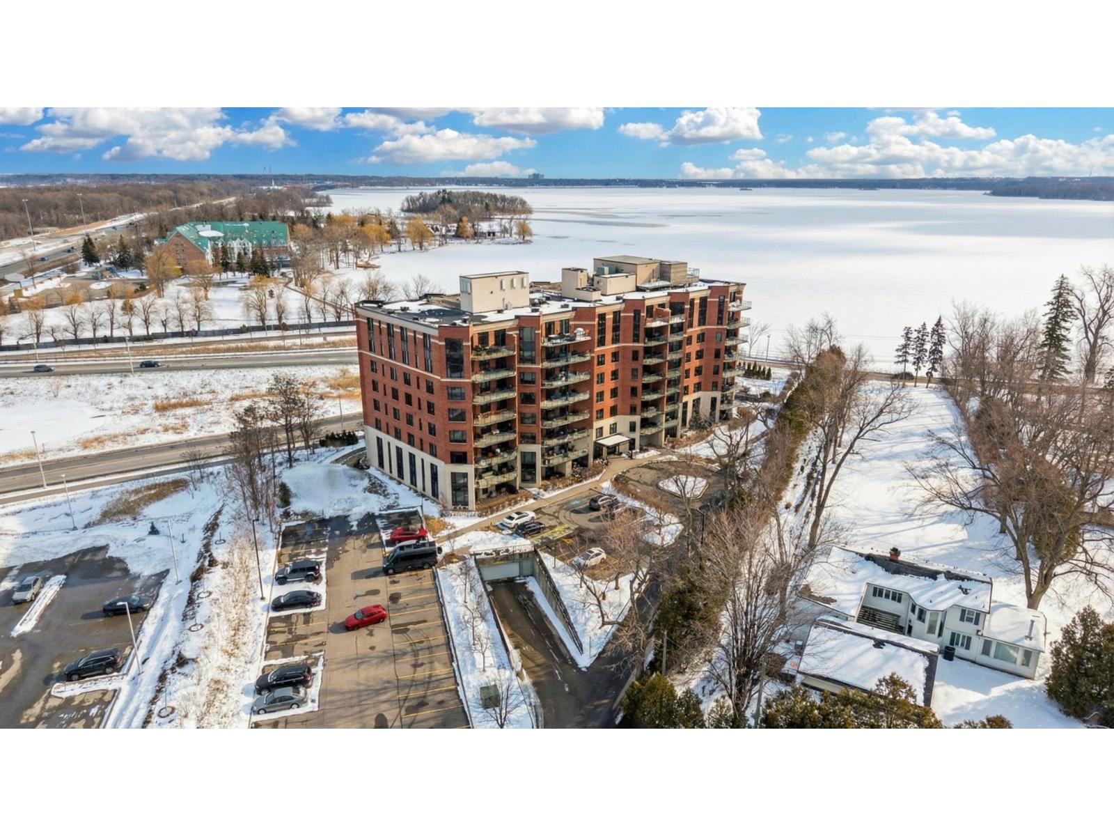 2050 Rue des Sarcelles|#801 Vaudreuil-Dorion Quebec Canada J7V0J3 2