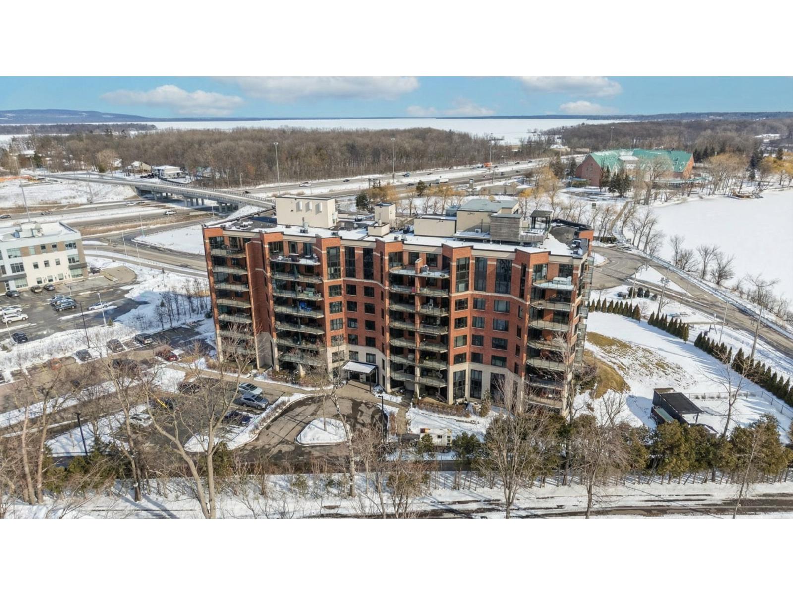 2050 Rue des Sarcelles|#801 Vaudreuil-Dorion Quebec Canada J7V0J3 4