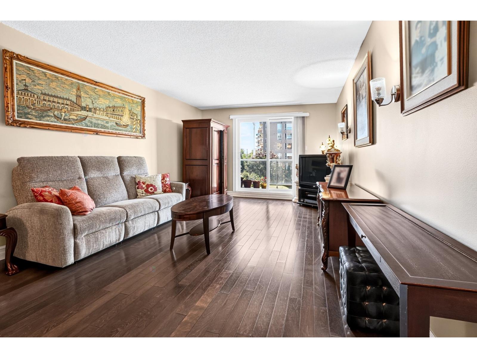 6880 Boul. des Roseraies|#304 Montréal (Anjou) Quebec Canada H1M3R7 4
