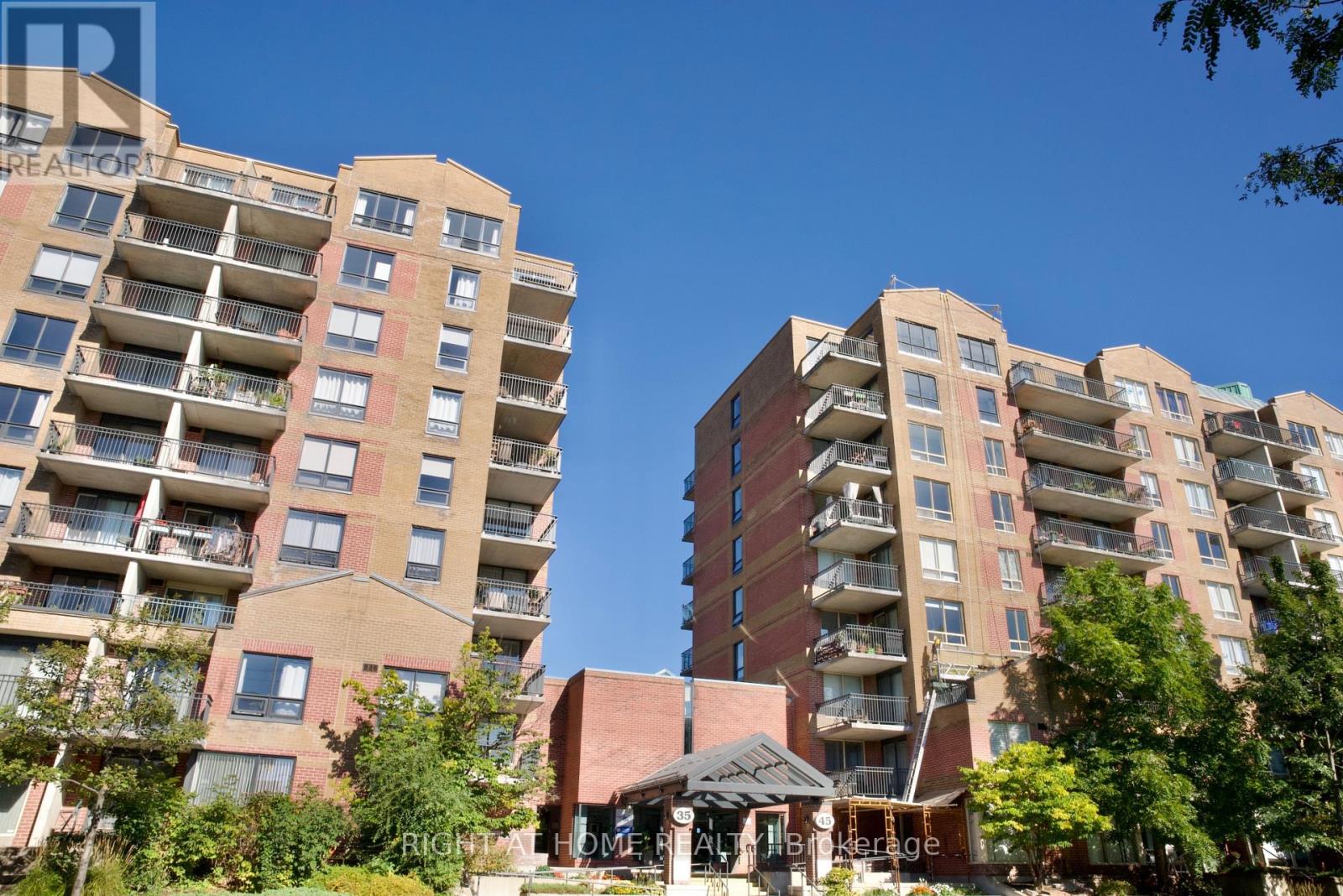205 - 35 HOLLAND AVENUE, Ottawa, Ontario