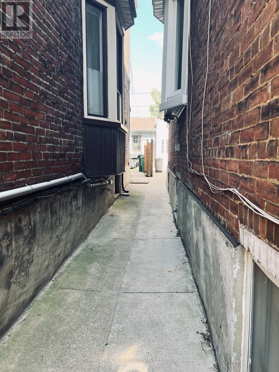 Lower - 263 Grace Street, Toronto, Ontario  M6G 3A7 - Photo 2 - C13821250