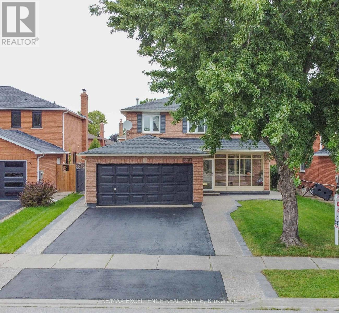 303 Hickory Circle, Oakville, Ontario  L6H 4V3 - Photo 2 - W13821208