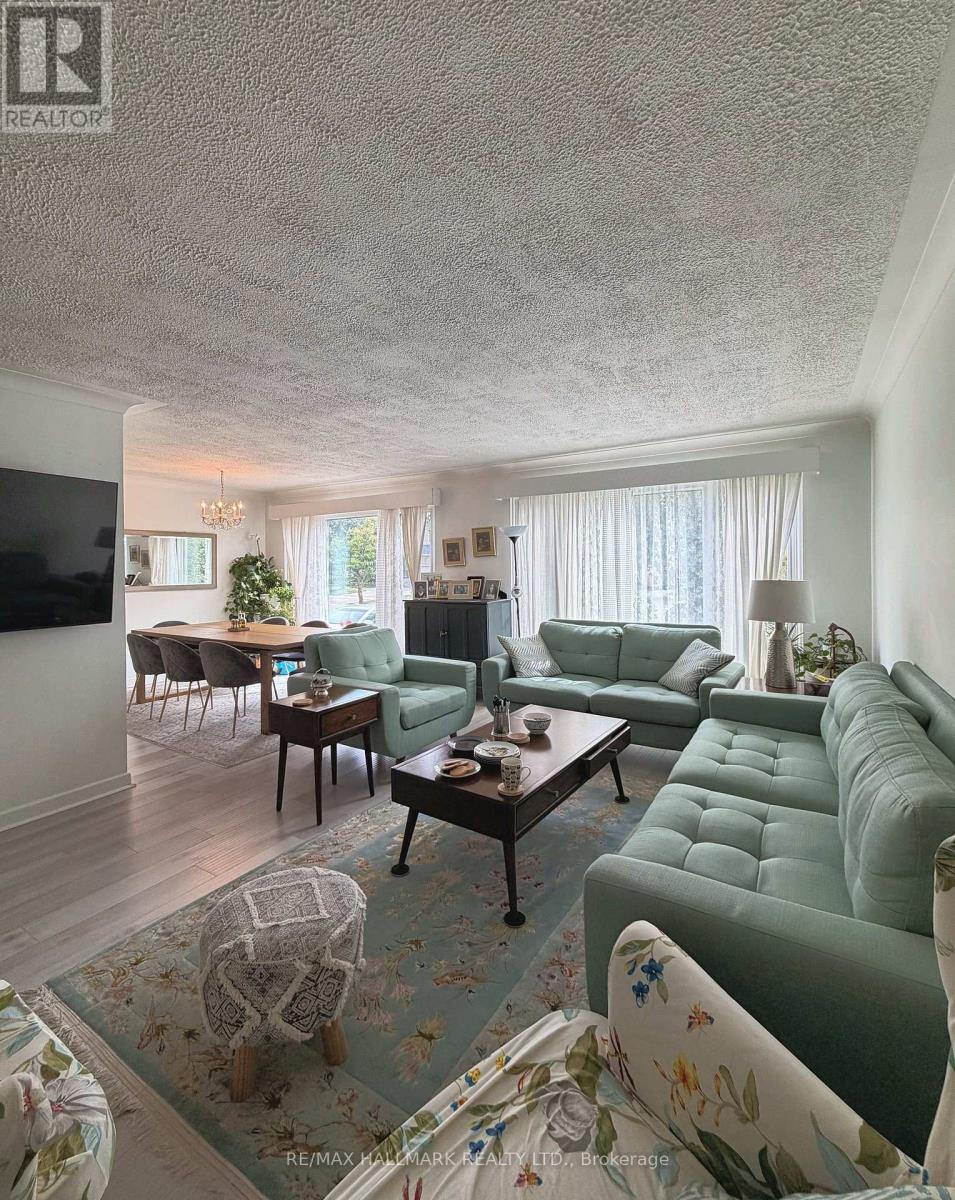 24 Sabine Road, Toronto, Ontario  M9B 3A8 - Photo 4 - W13821212