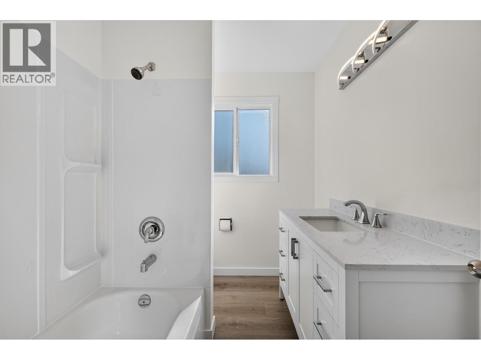 2257/2259 Valleyview Drive, Kamloops, British Columbia  V2C 4C8 - Photo 11 - 10401715