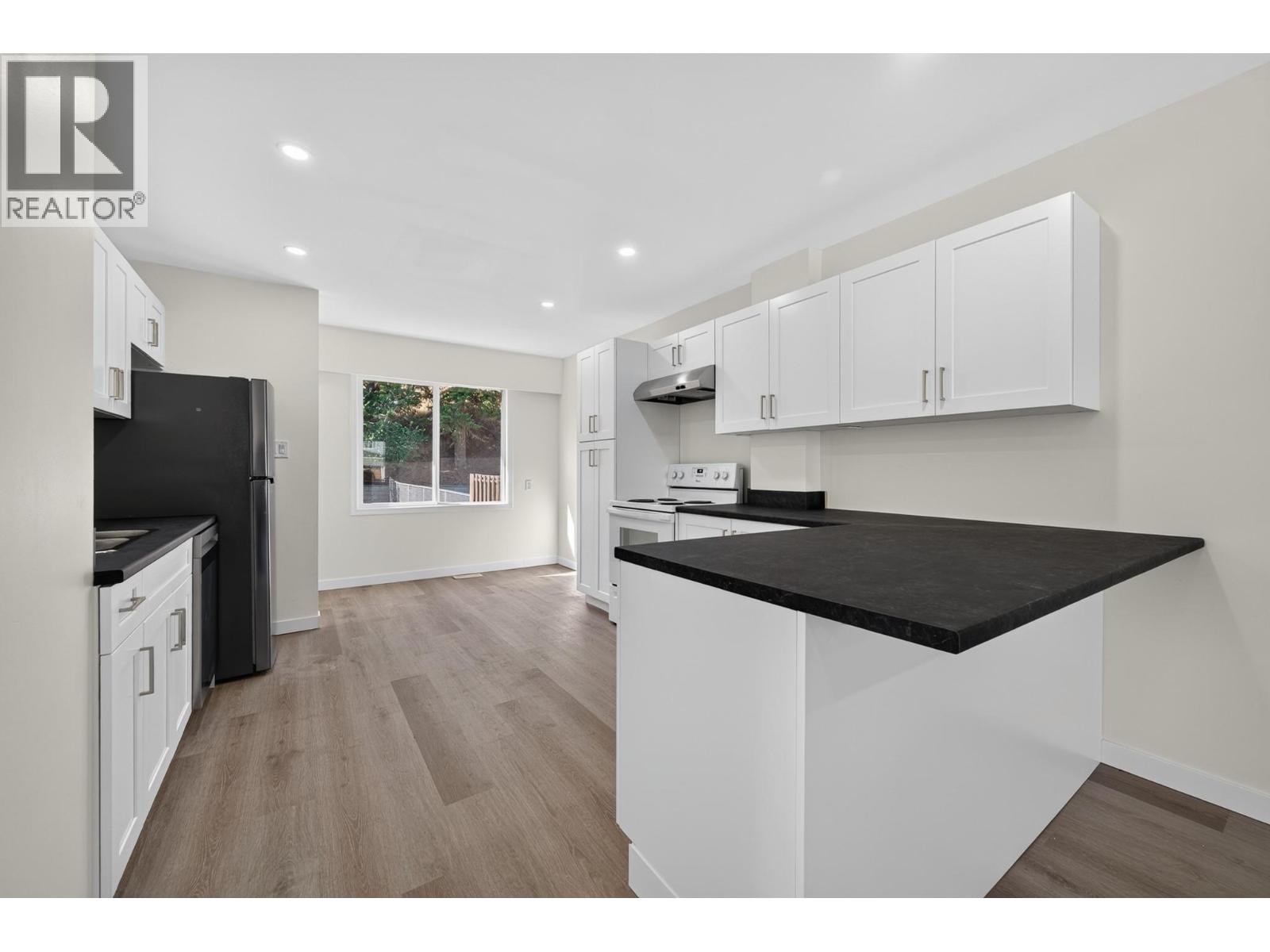2257/2259 Valleyview Drive, Kamloops, British Columbia  V2C 4C8 - Photo 4 - 10401715