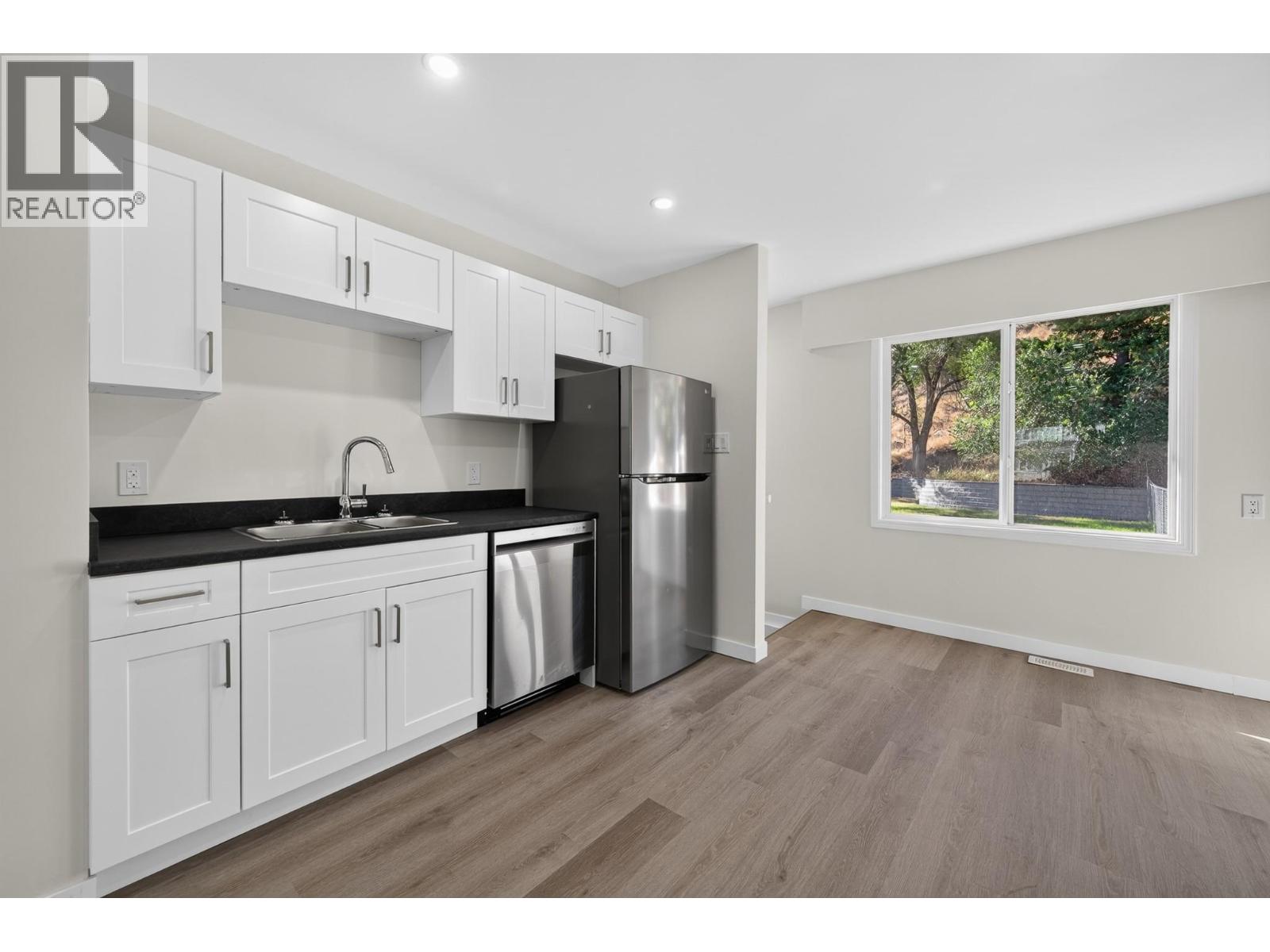 2257/2259 Valleyview Drive, Kamloops, British Columbia  V2C 4C8 - Photo 8 - 10401715