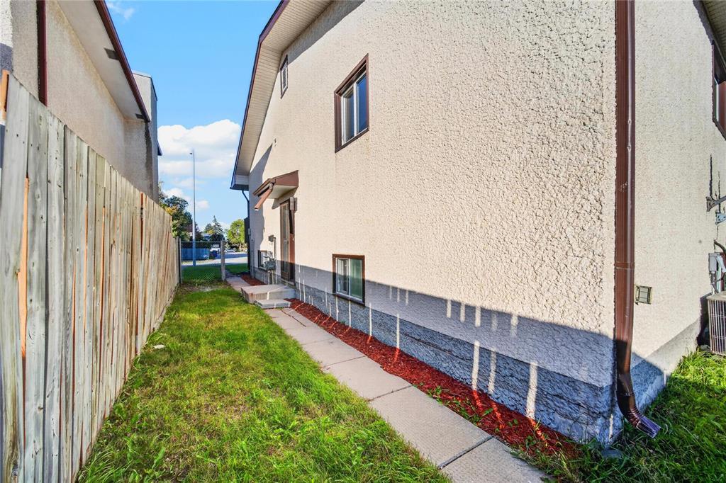 860 Templeton Avenue, Winnipeg, Manitoba  R2V 3S6 - Photo 23 - 202623920