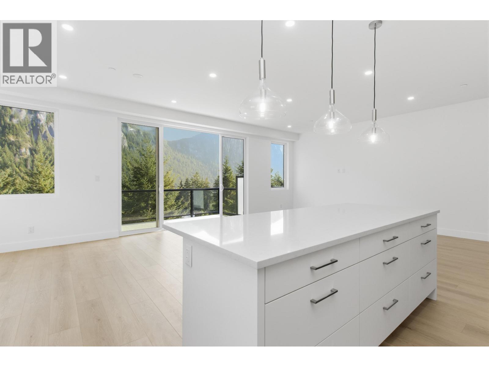2 2098 CRUMPIT WOODS DRIVE photo 2
