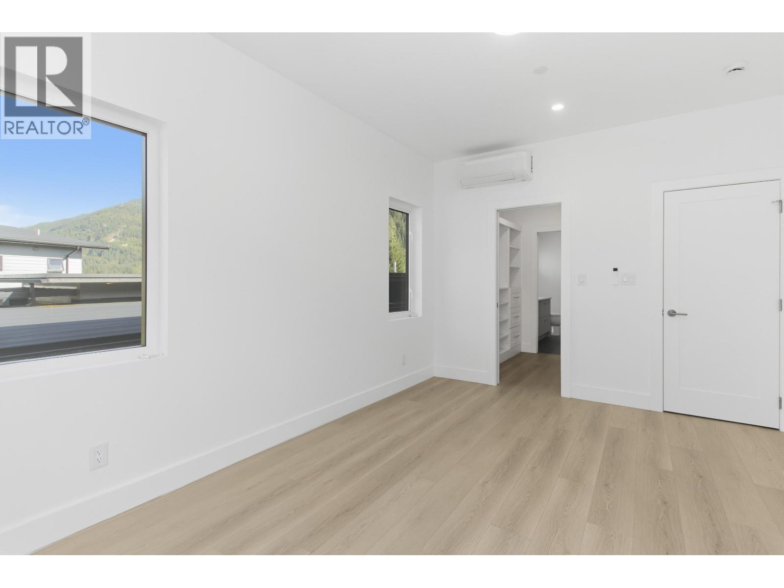 2 2098 CRUMPIT WOODS DRIVE photo 16
