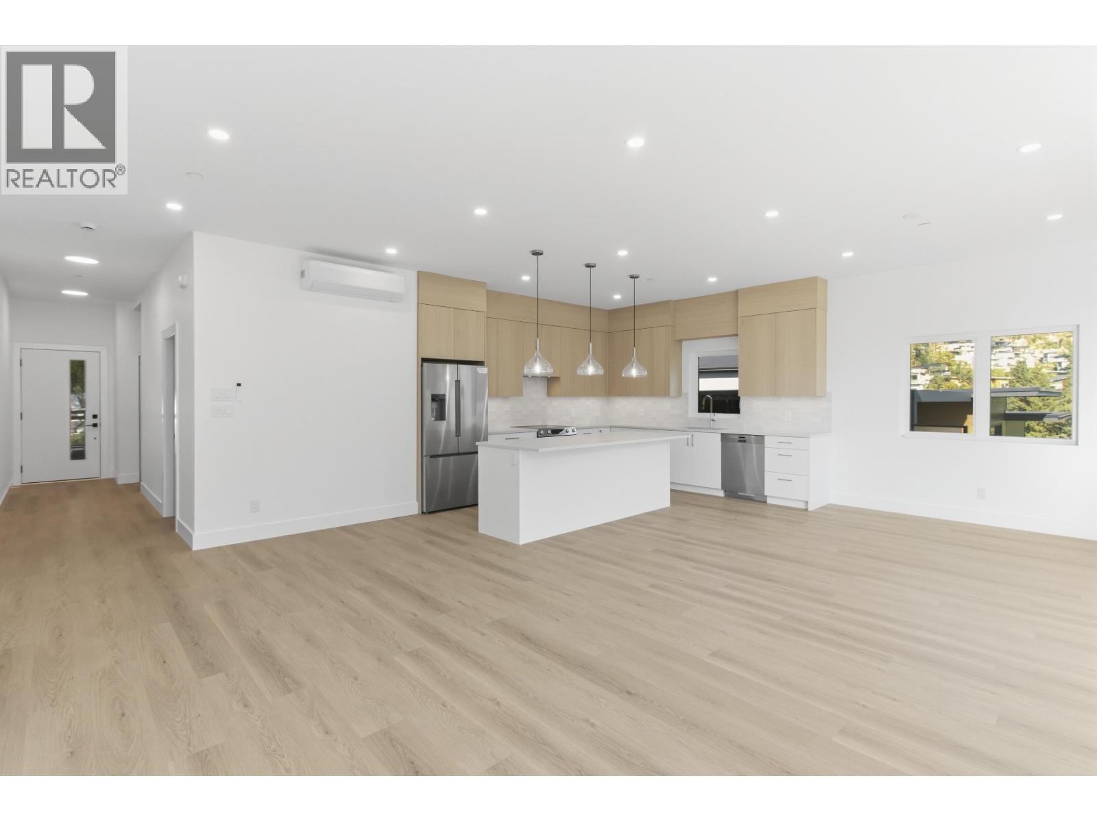 2 2098 CRUMPIT WOODS DRIVE photo 3
