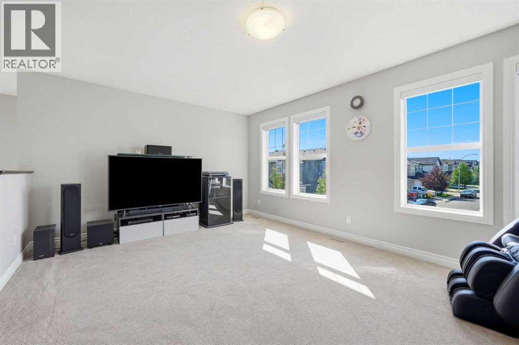 141 Evanspark Gardens NW photo 24