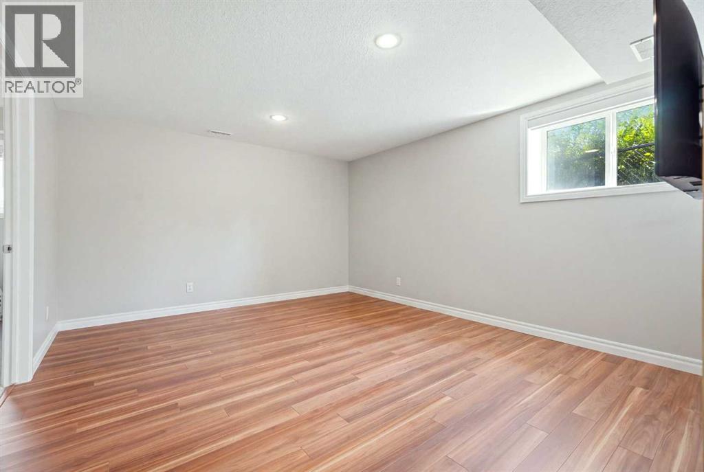141 Evanspark Gardens NW photo 37