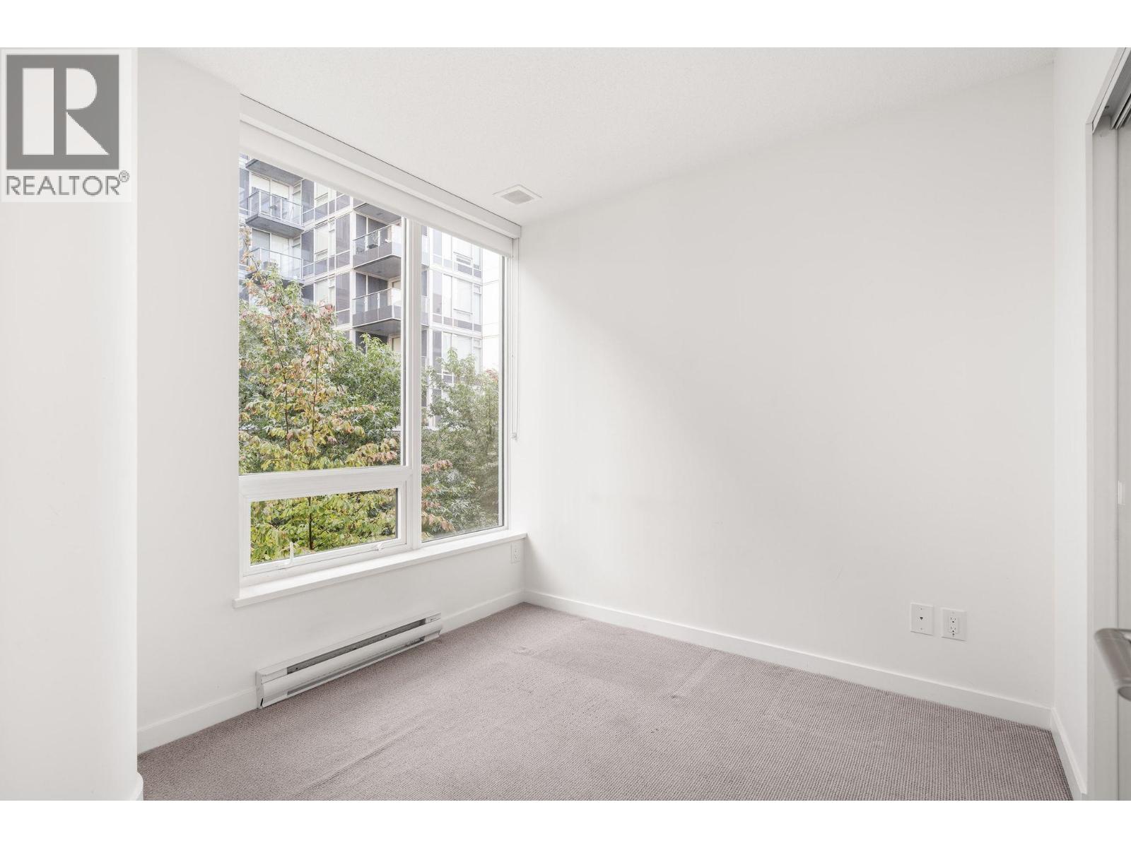 621 5598 ORMIDALE STREET photo 13