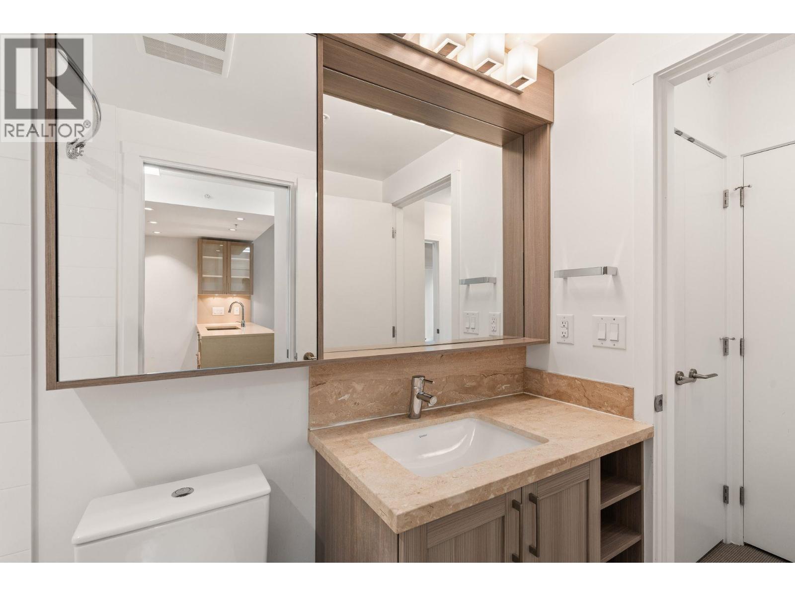 621 5598 ORMIDALE STREET photo 14