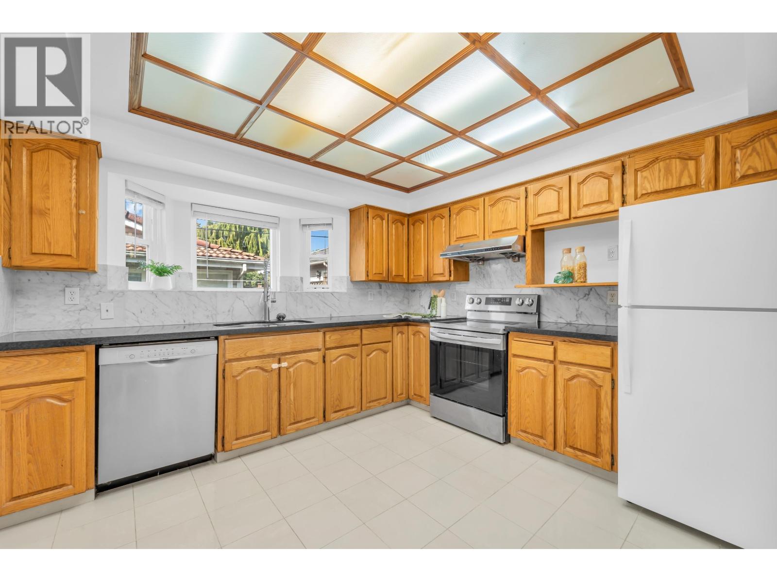 8377 SHAUGHNESSY STREET photo 5