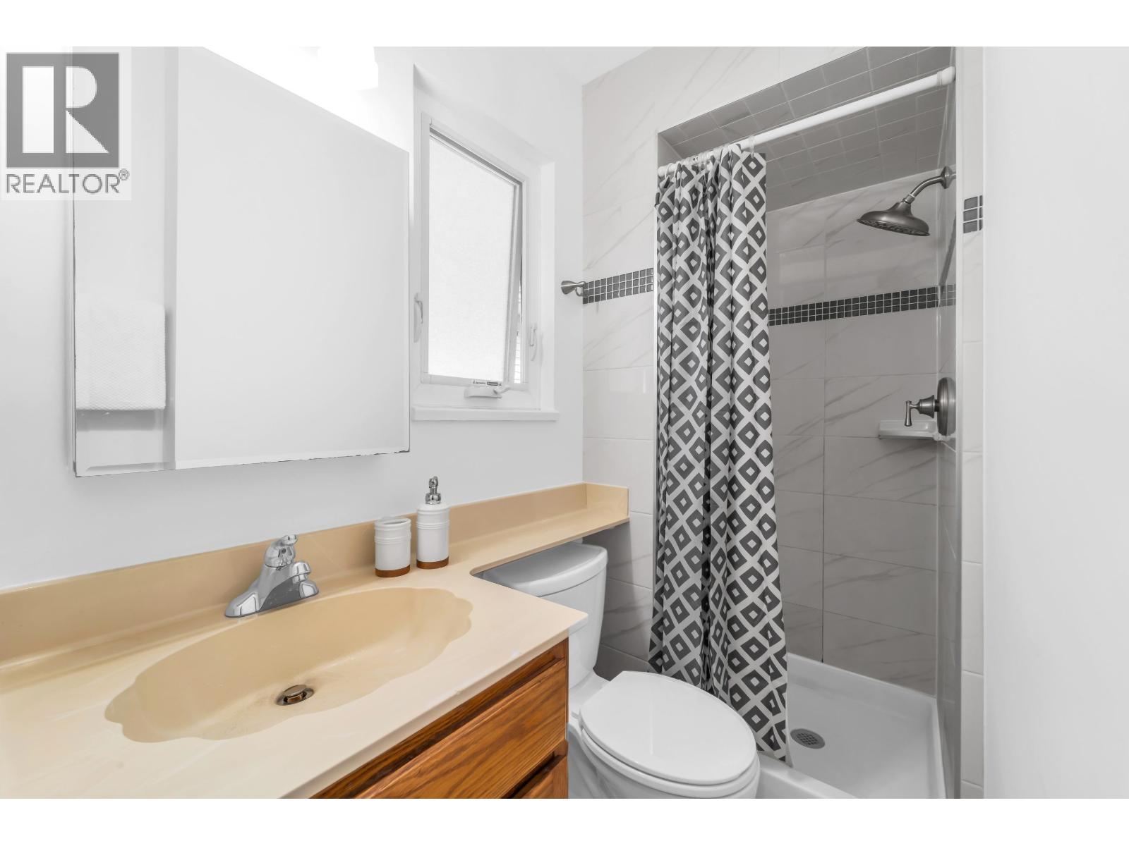 8377 SHAUGHNESSY STREET photo 10