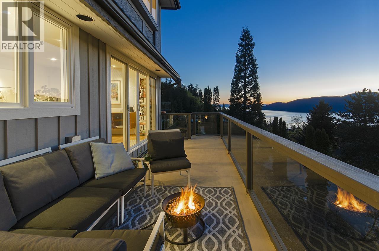 5237 Timberfeild Road, West Vancouver, British Columbia  V7W 2Y5 - Photo 2 - R3077110
