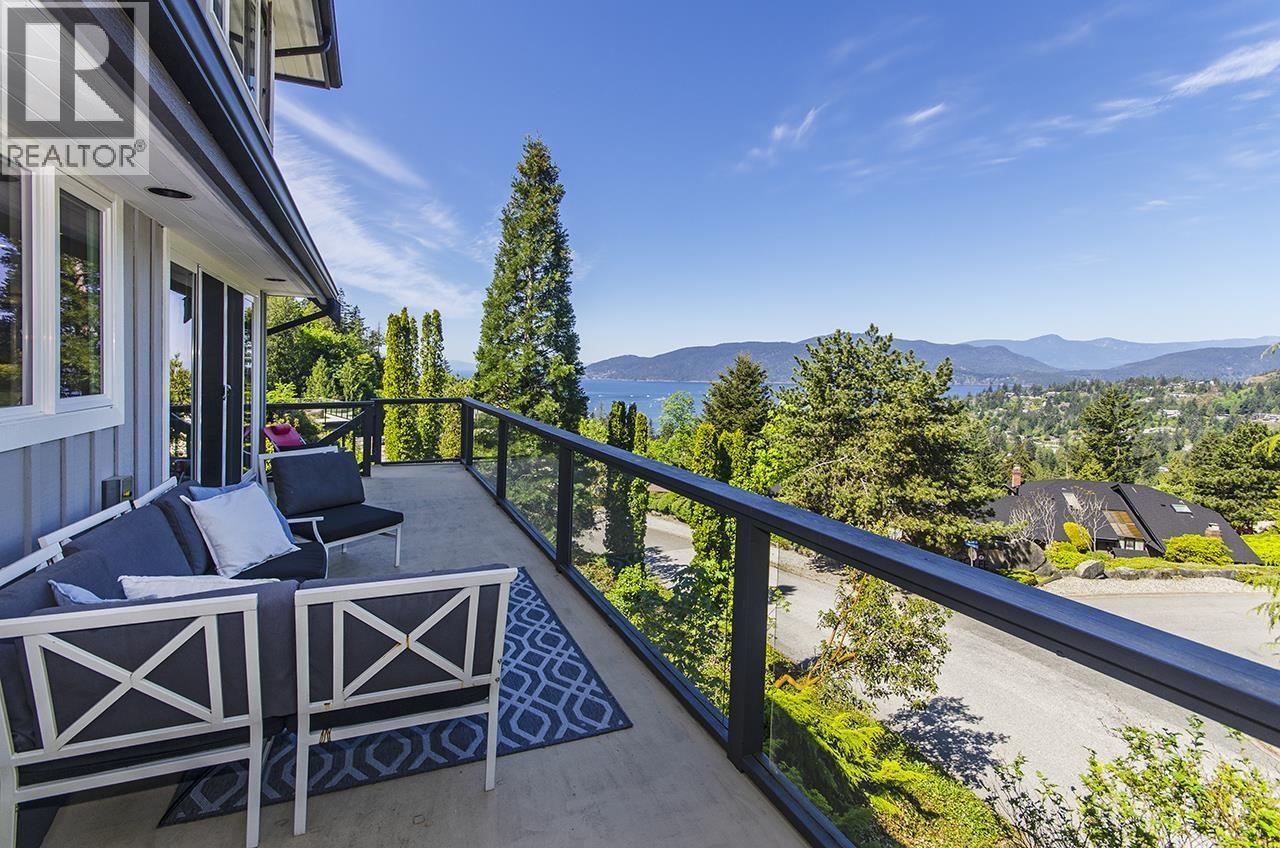 5237 Timberfeild Road, West Vancouver, British Columbia  V7W 2Y5 - Photo 5 - R3077110