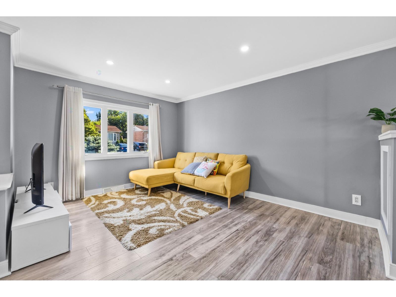 4572 Rue Dugas Montréal (Pierrefonds-Roxboro) Quebec Canada H9J2B3 5