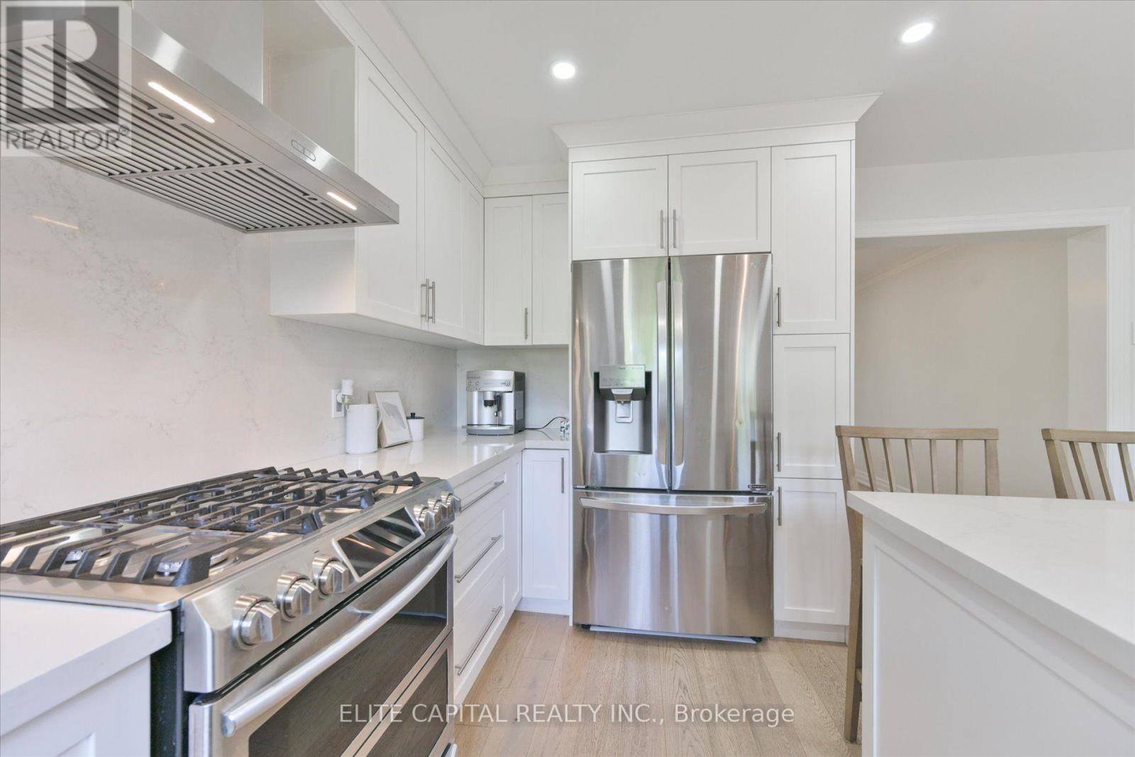 20 Raymore Drive, Toronto, Ontario  M9P 1W5 - Photo 15 - W13821386