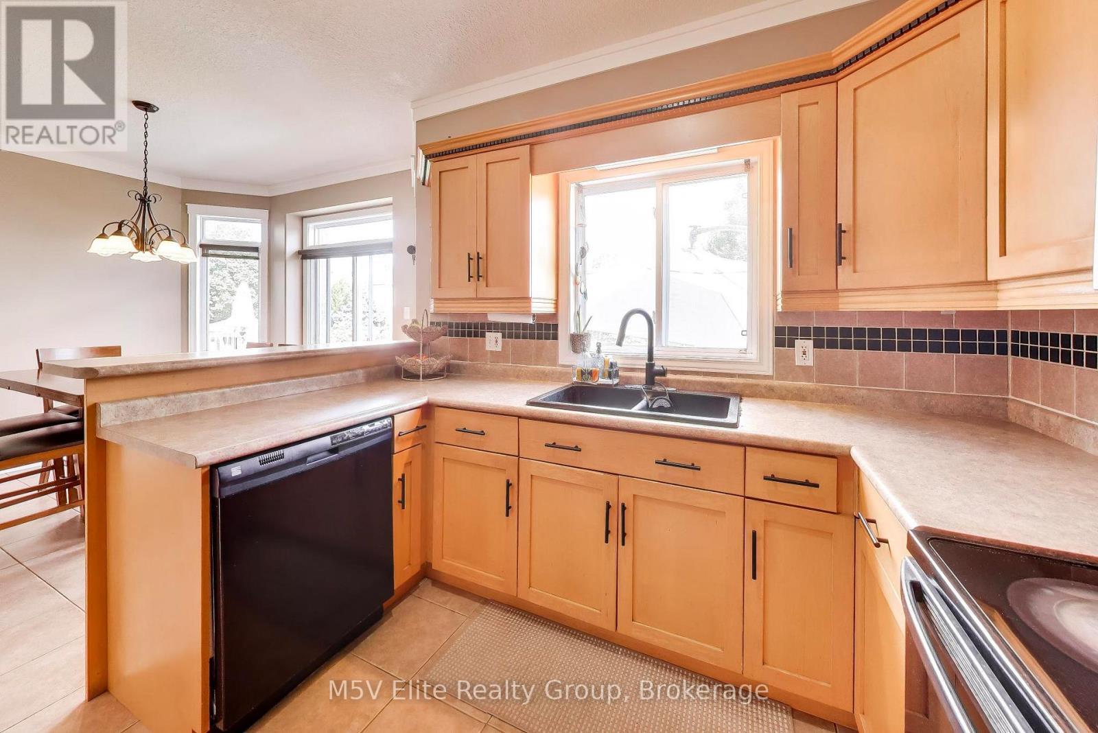 189 Churchill Road, Halton Hills, Ontario  L7J 3B4 - Photo 5 - W13821396