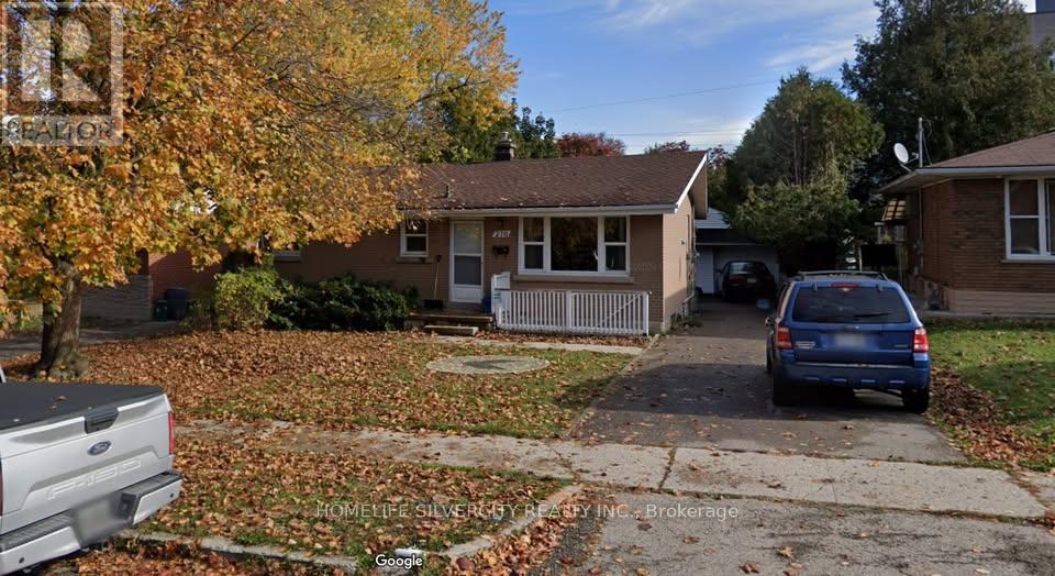 276 Sunview Street, Waterloo, Ontario  N2L 3V9 - Photo 1 - X13821390