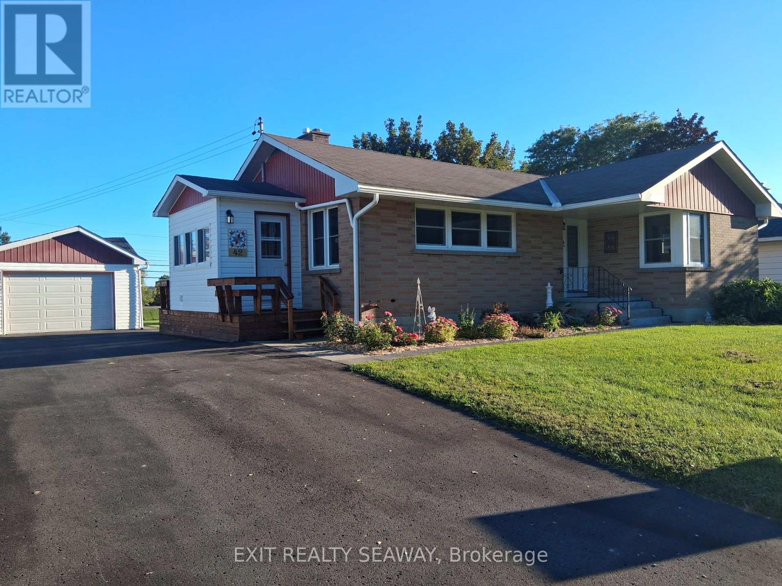 42 SANTA CRUZ DRIVE, South Stormont, Ontario