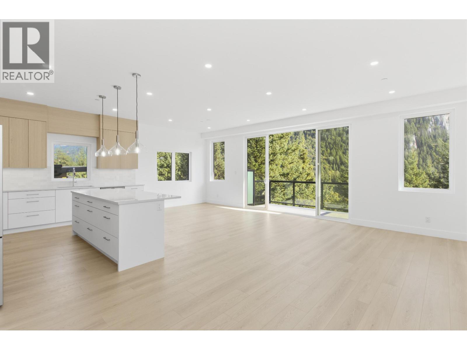 2 2096 CRUMPIT WOODS DRIVE photo 5