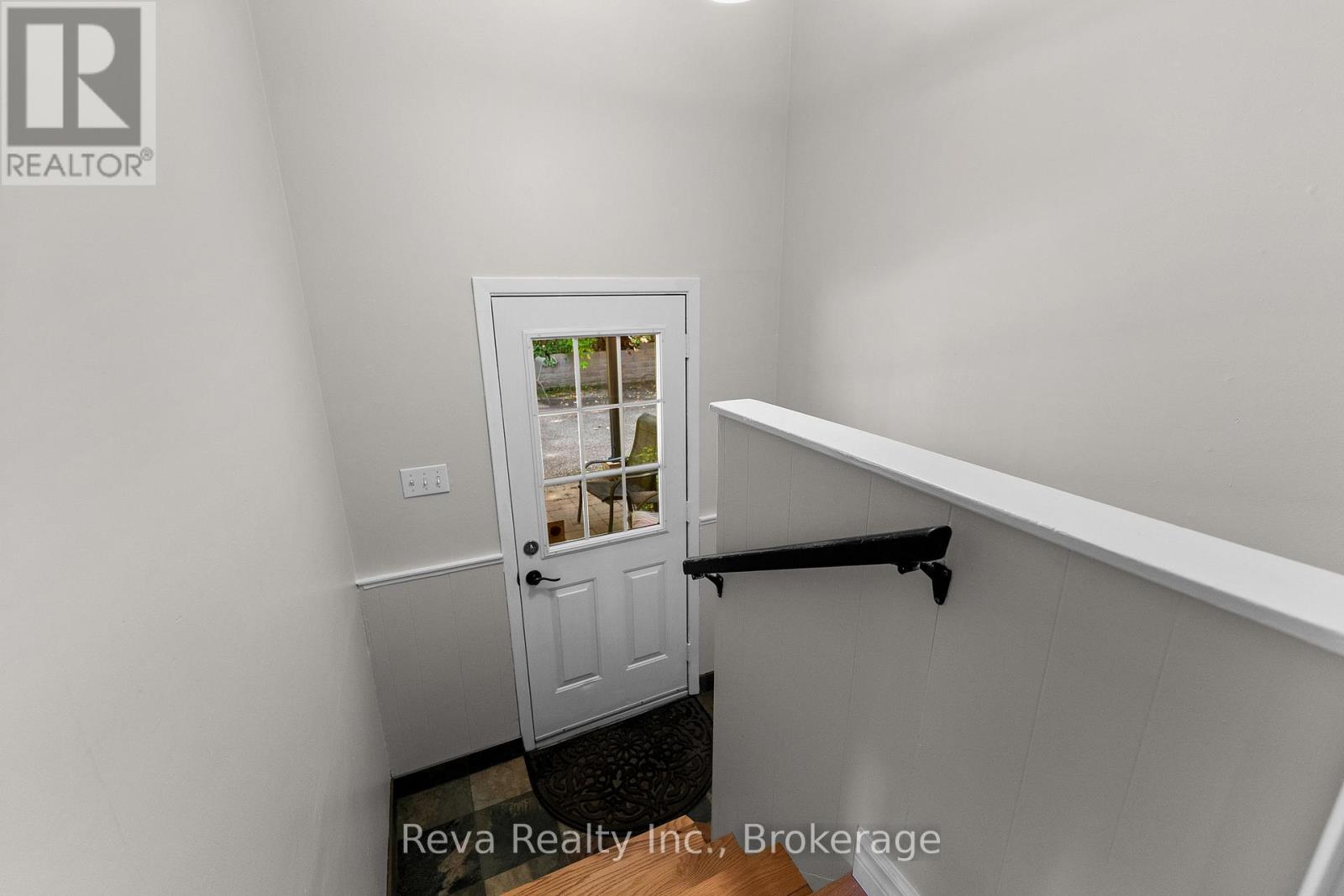 To the lower level and back entrance