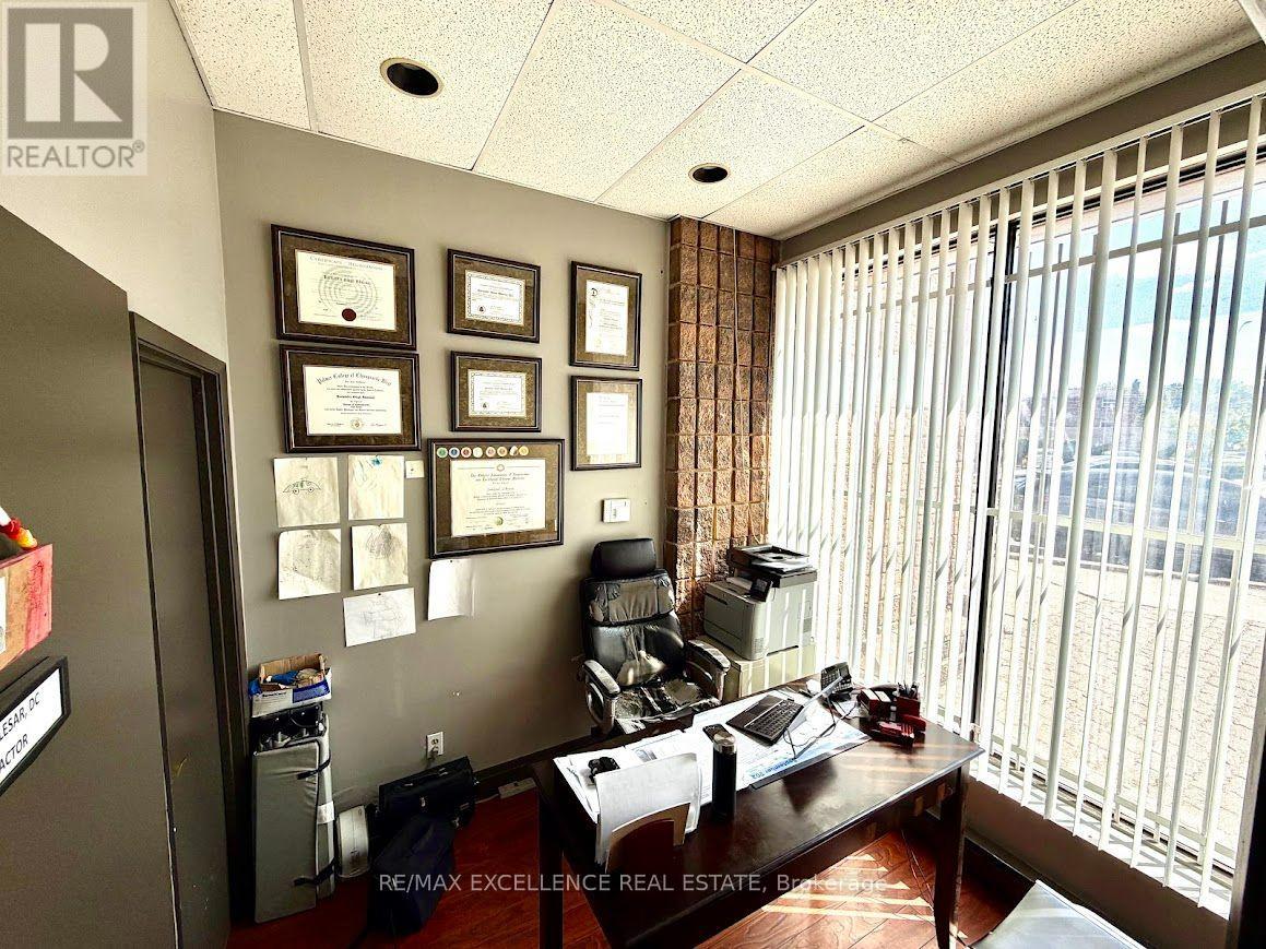 2 - 4025 Brandon Gate Drive, Mississauga, Ontario  L4T 3Z9 - Photo 2 - W13821420