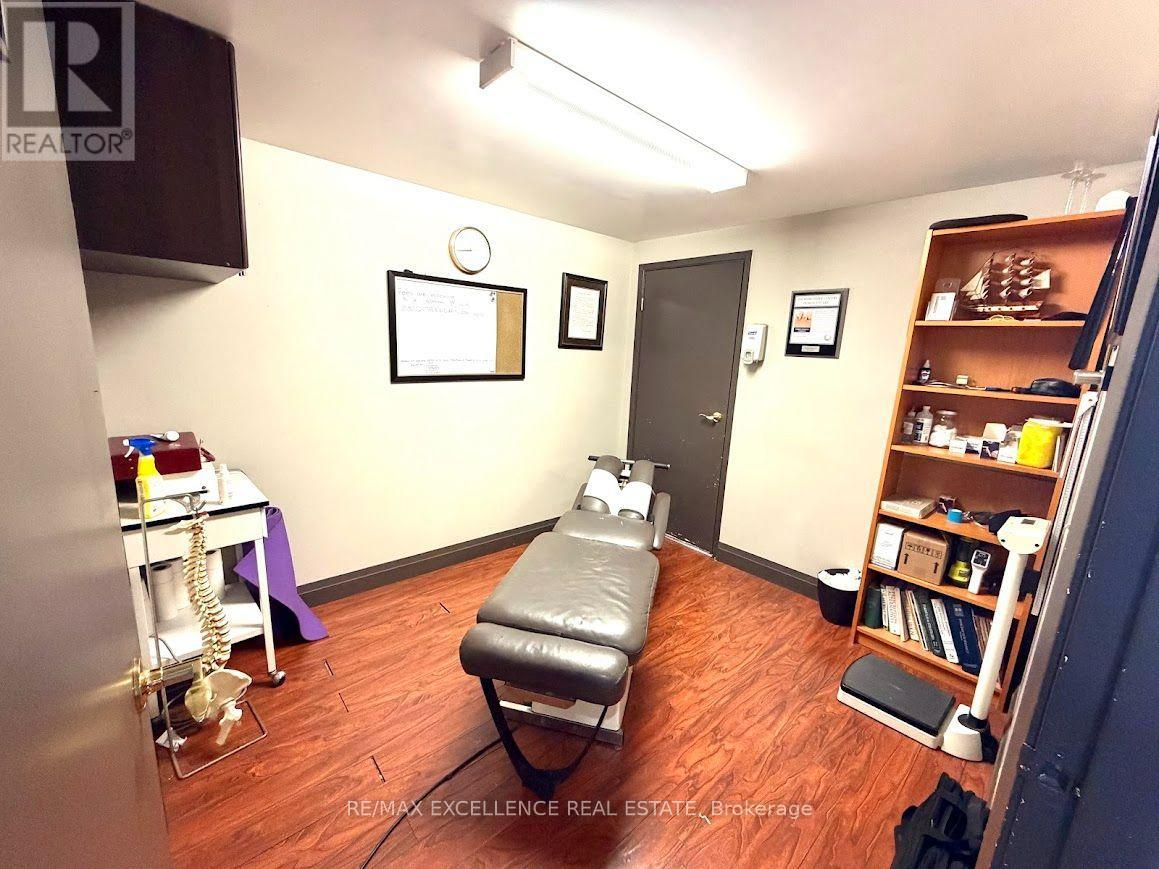 2 - 4025 Brandon Gate Drive, Mississauga, Ontario  L4T 3Z9 - Photo 4 - W13821420